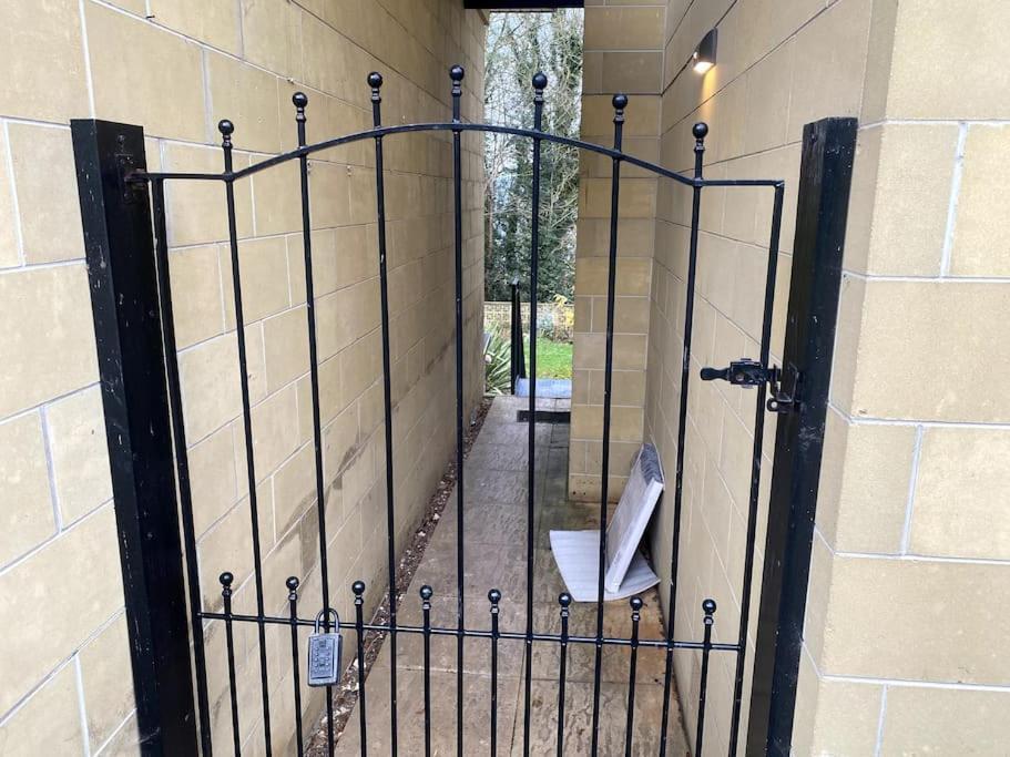 The Retreat, Luxury Studio Apartment In Bath With Parking المظهر الخارجي الصورة