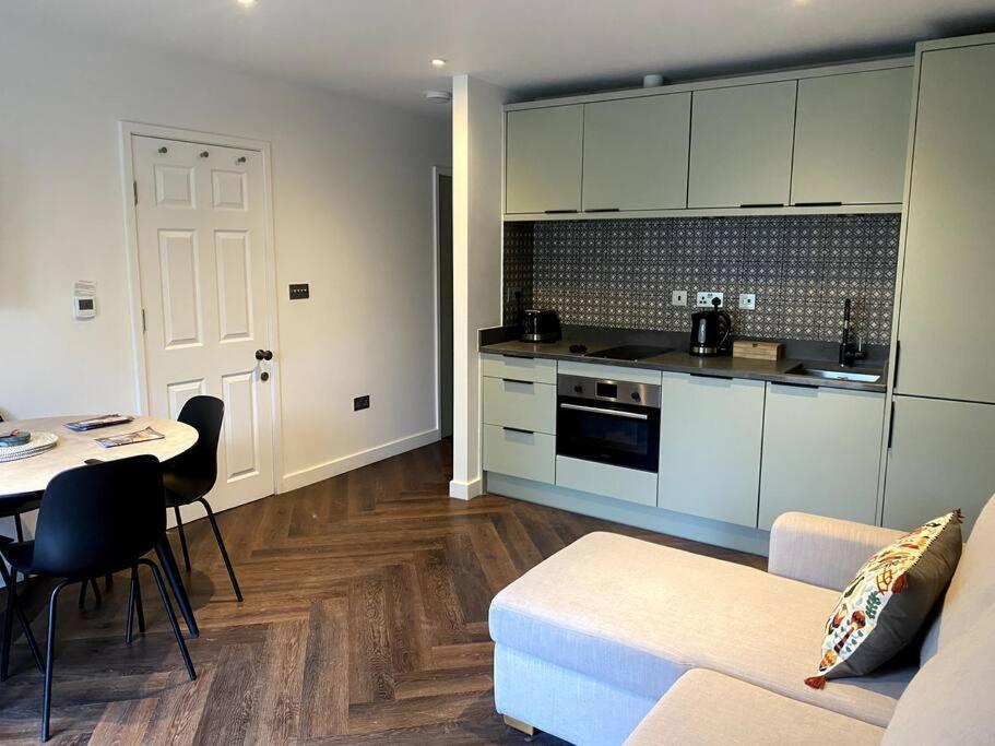 The Retreat, Luxury Studio Apartment In Bath With Parking المظهر الخارجي الصورة