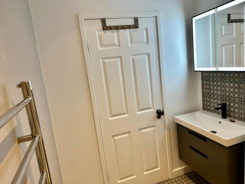 The Retreat, Luxury Studio Apartment In Bath With Parking المظهر الخارجي الصورة
