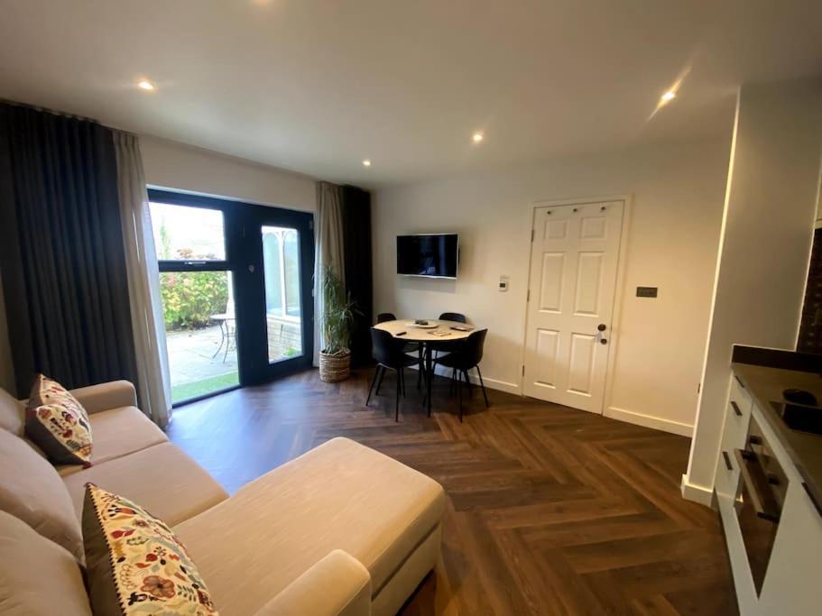 The Retreat, Luxury Studio Apartment In Bath With Parking المظهر الخارجي الصورة